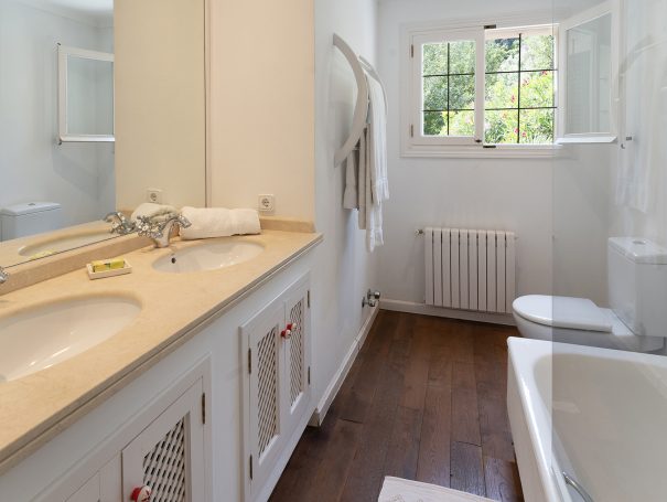 Bathroom 1 Ensuite